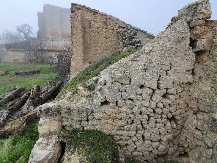 Castillo de Alfonso Téllez de Meneses (s. XIII - XV) (en ruinas), Spain